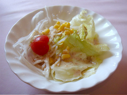 ビーズビー　洋食　函館　ランチ　サラダ