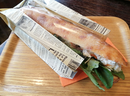 グルマンカンタ　函館　マスカルポーネと鶏むね肉のサンドイッチ