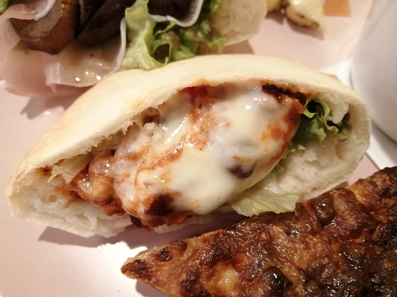 ロマロマ ロマンティコロマンティカ ランチ ピタパンとキッシュのセット チリビーンズとチーズ