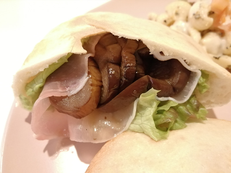 ロマロマ ロマンティコロマンティカ ランチ ピタパンとキッシュのセット バルサミコなすと生ハム