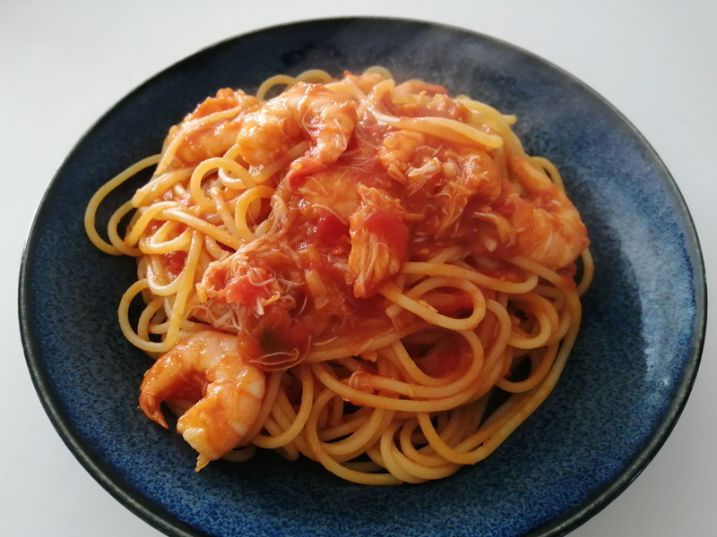 毛ガニとエビのトマトソーススパゲッティ