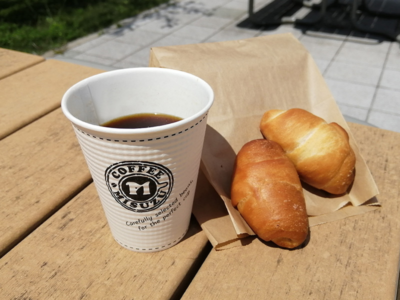コッペん道土　塩パン　ホットコーヒー